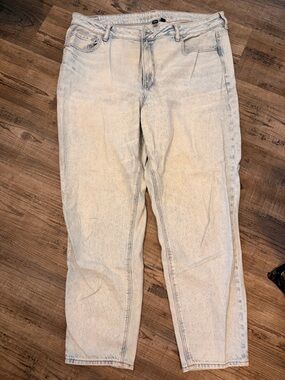 American Eagle Outfitters Light Wash Mom Jeans
